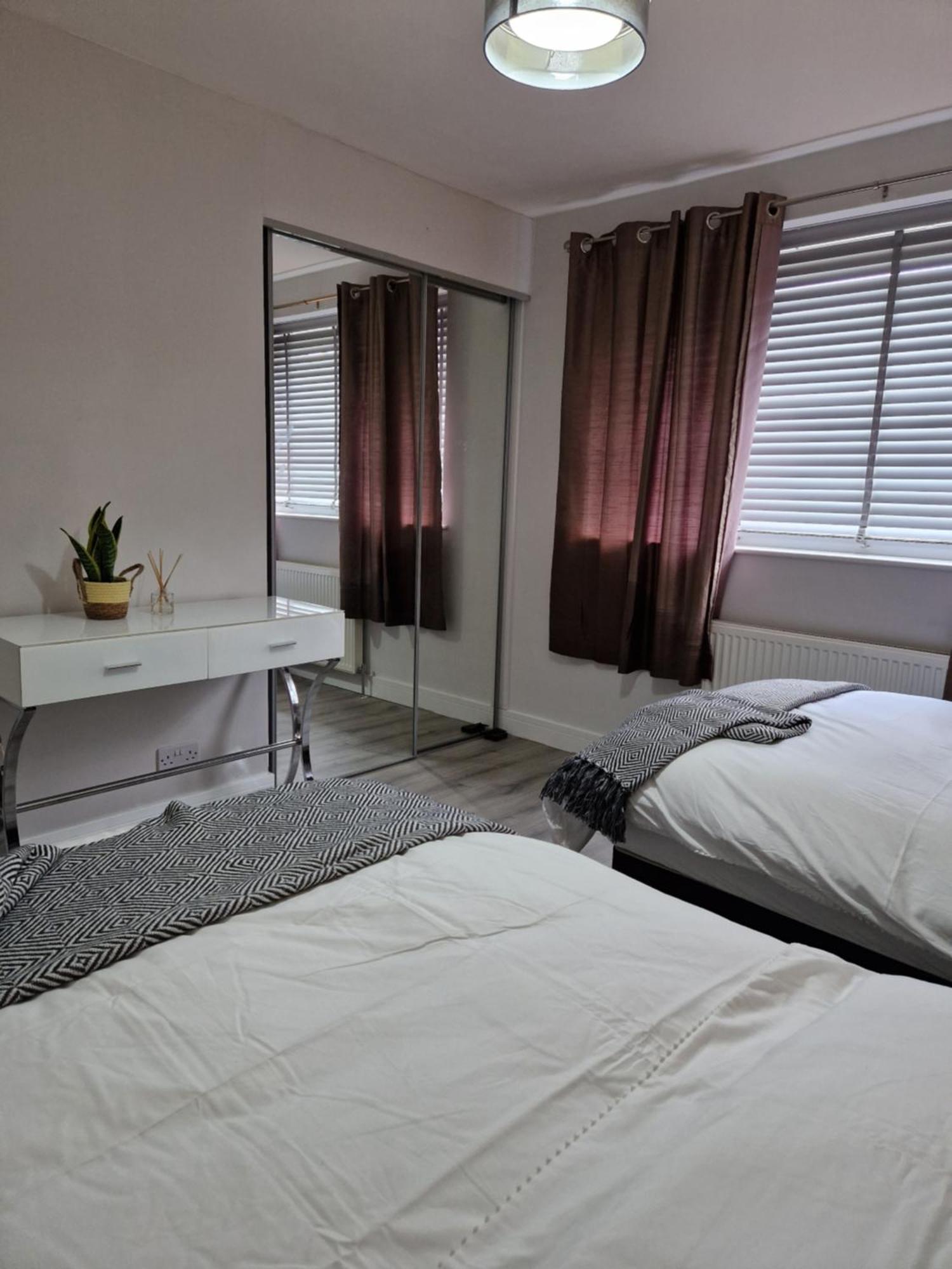 Stylish 2 Bed Home- Short Walk To Tottenham Stadium/Stations Londres Exterior foto